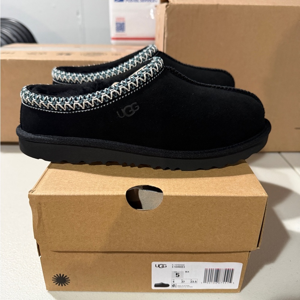 UGG Tasmin II Slipper Women’s 6, Kids 5
